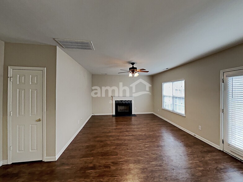 Building Photo - 4227 Springhaven Dr