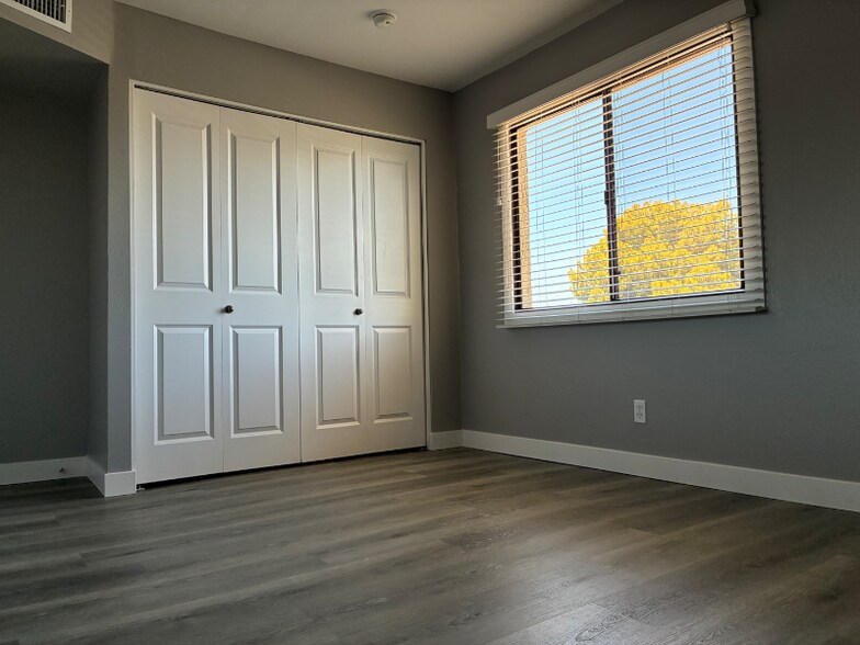 Building Photo - 7845 E Valley Vista Dr
