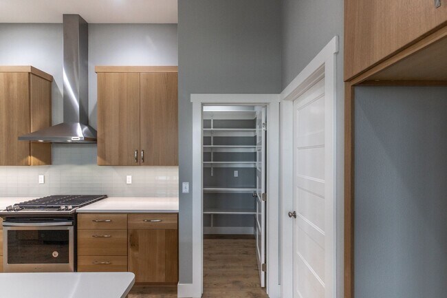 Building Photo - Beautiful 4bed 2bath home on Military Hill!