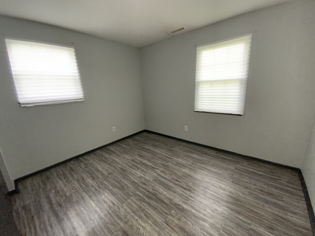 Building Photo - 921 Blue Ridge Dr