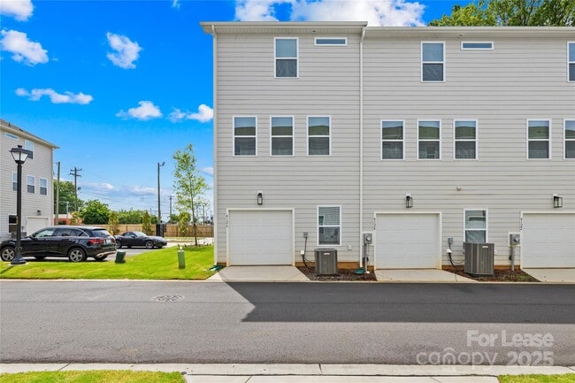 Building Photo - 4126 Salient St