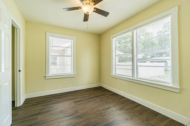 Building Photo - 505 E Virginia Ave