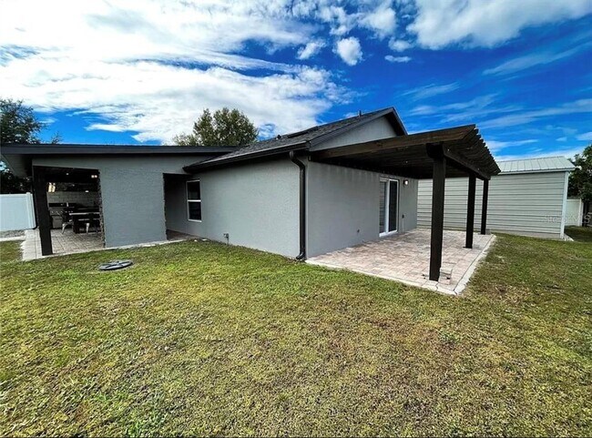 Building Photo - 18505 3rd Ave