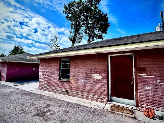 Building Photo - 1825 W Little York Rd