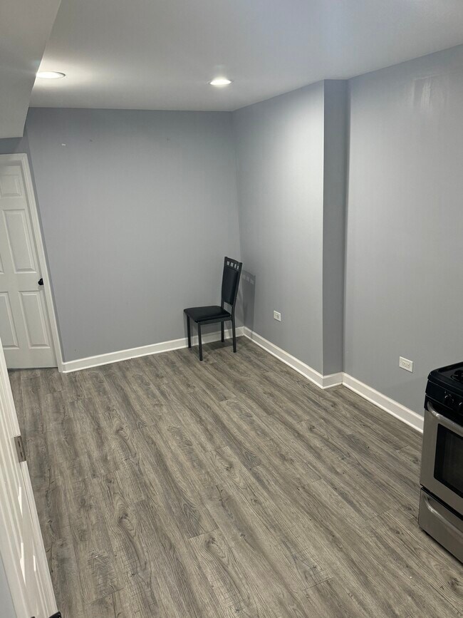 Living room - 4330 W Lexington St