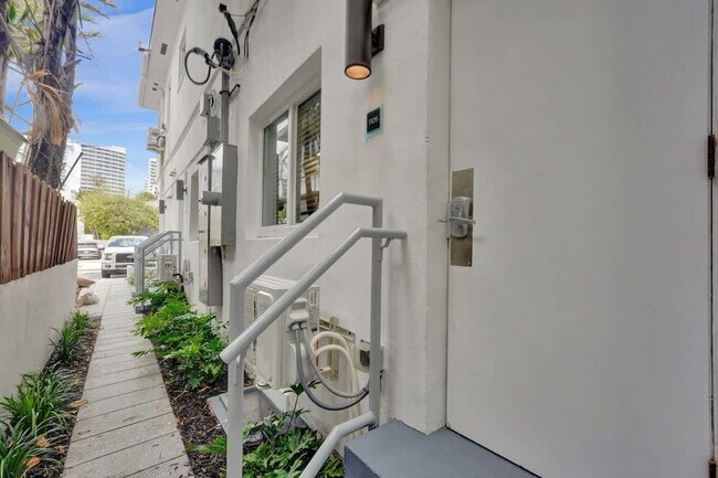 Building Photo - 3020 Seville St