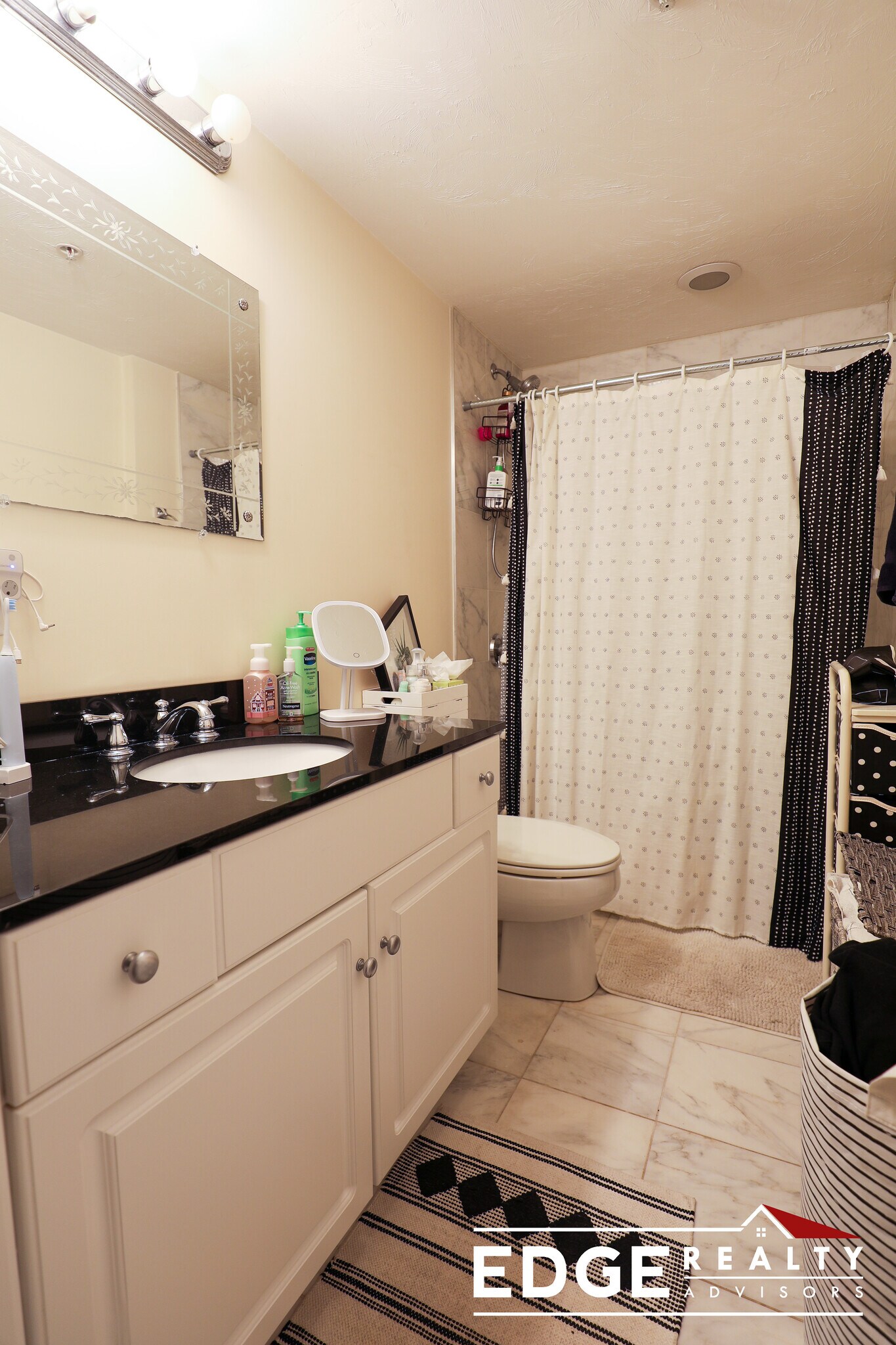 Building Photo - 18 Sutherland Rd