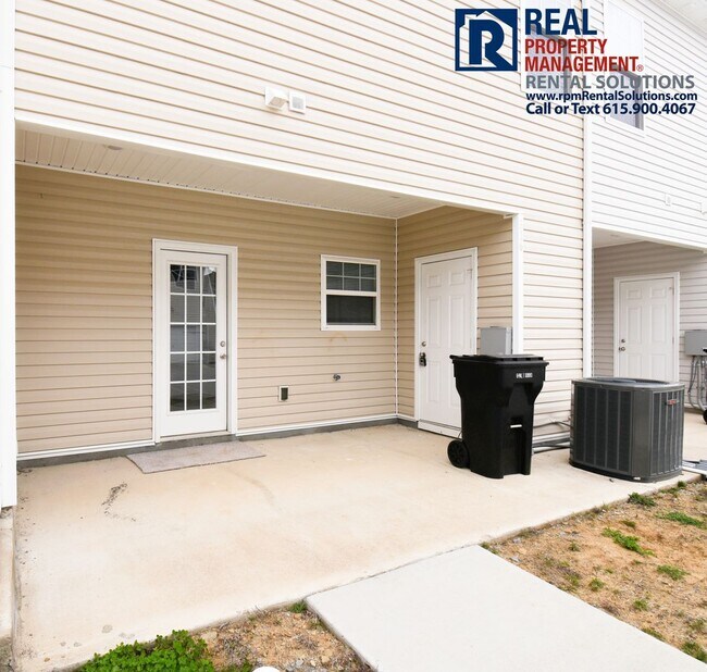 Building Photo - BRAND NEW 3BD/2.5BA townhome in LaVergne!