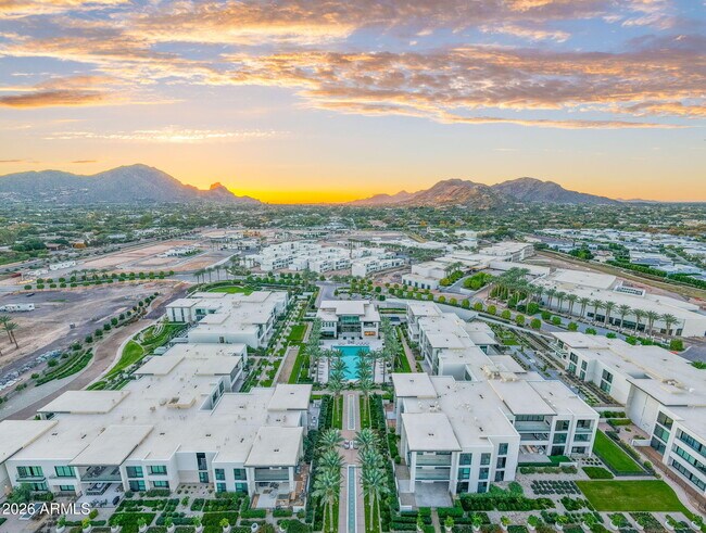 Building Photo - 6587 N Palmeraie Blvd