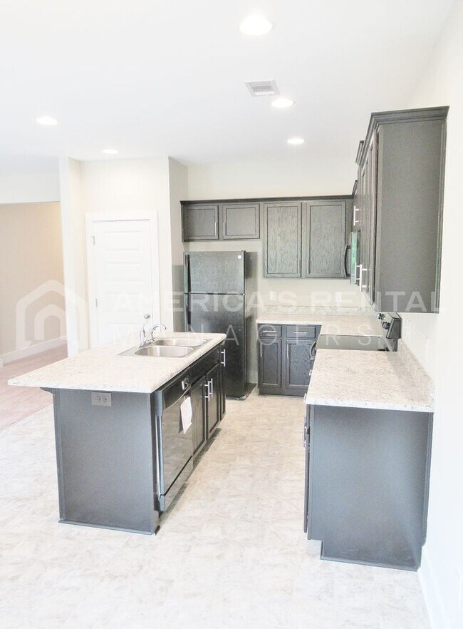 Building Photo - Home for Rent in Tuscaloosa... Available t...