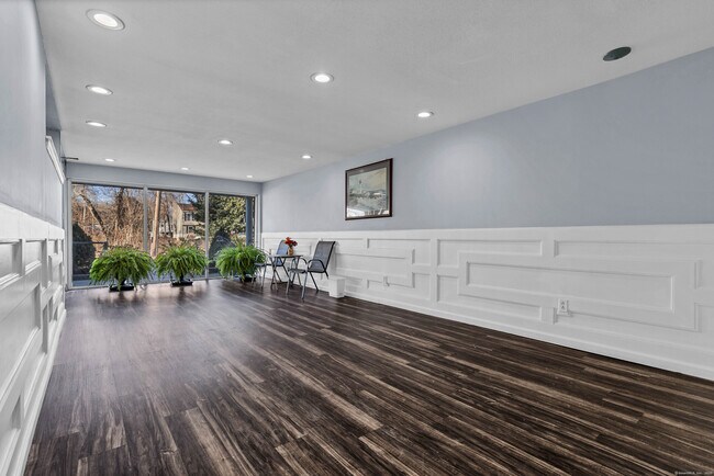 Building Photo - 70 Farmington Ave