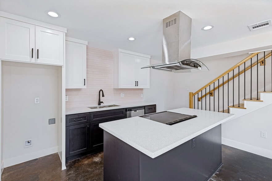 Building Photo - 501 N 67th St