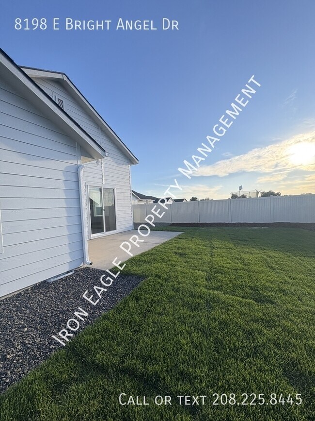 Building Photo - 8198 E Bright Angel Dr