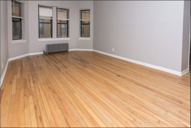 Building Photo - 3 bedroom in Chicago IL 60644