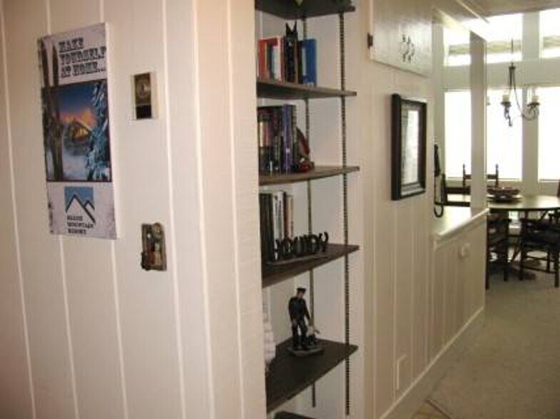 Building Photo - 208 Mariah Cir