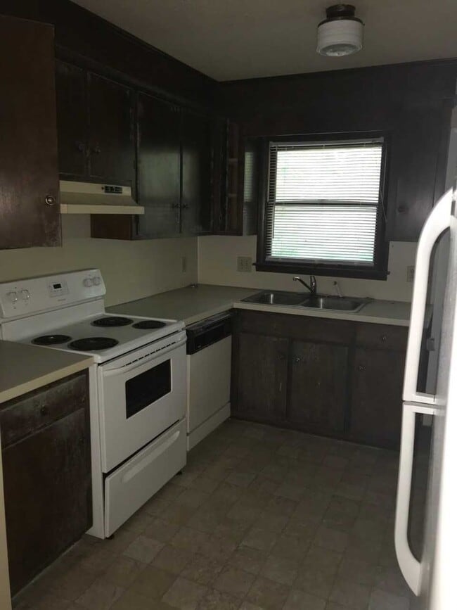 Building Photo - Charming 2 bed 2 bath duplex located in Newton