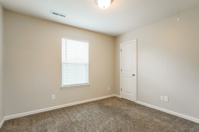 Building Photo - 4740 Queen Pierrette St