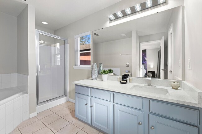 Building Photo - 453 Scrub Jay Way