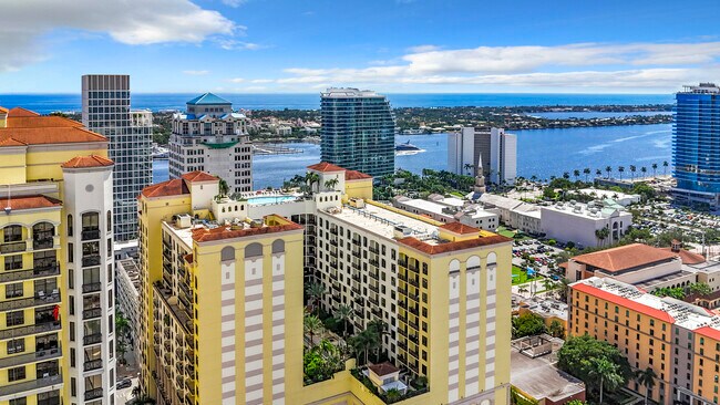 Building Photo - 801 S Olive Ave