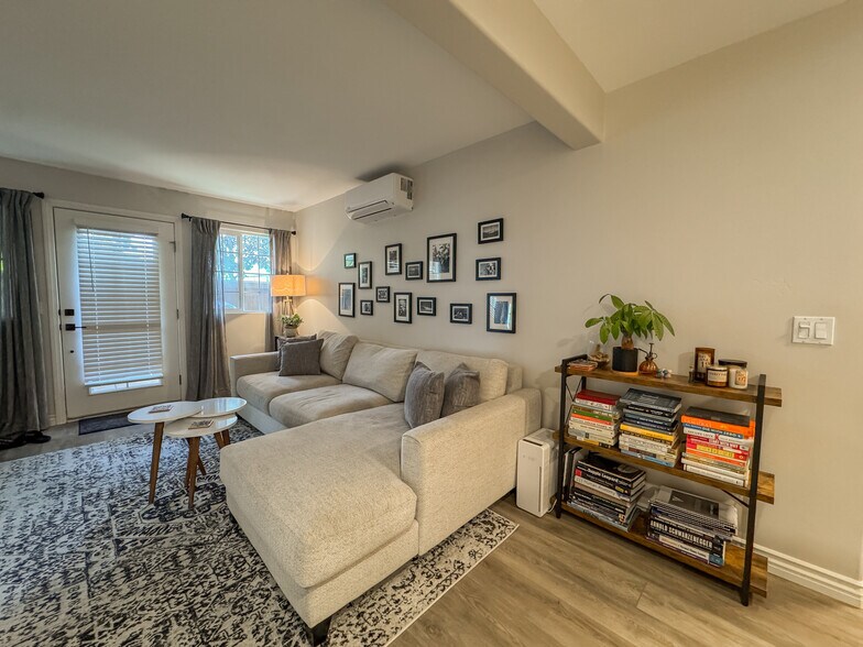 Building Photo - 5252 Balboa Arms Dr