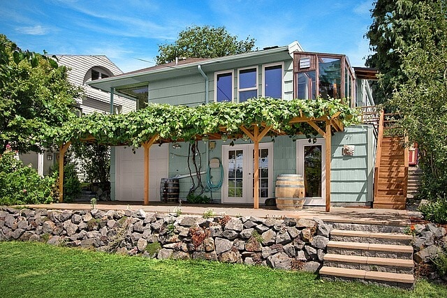 Building Photo - 3245 31st Ave W