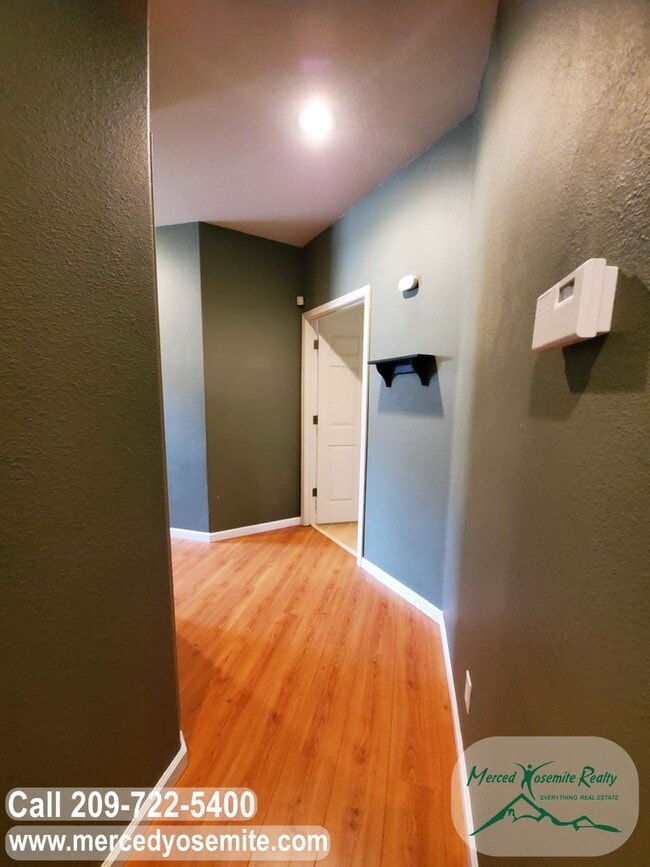 Building Photo - Hunters Village Phase 2. Do not disturb tenants.