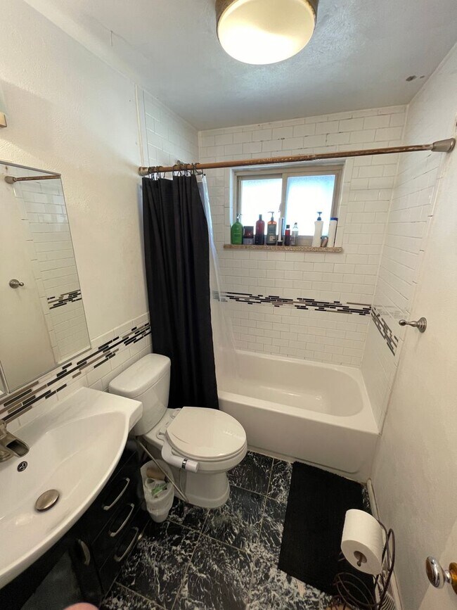 Building Photo - Mid Century Modern 3BD/2BA Arvada Home! Available 7/3/26!