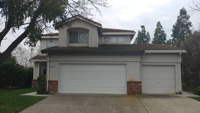 Building Photo - Great 4 bedroom East Davis home with large backyard