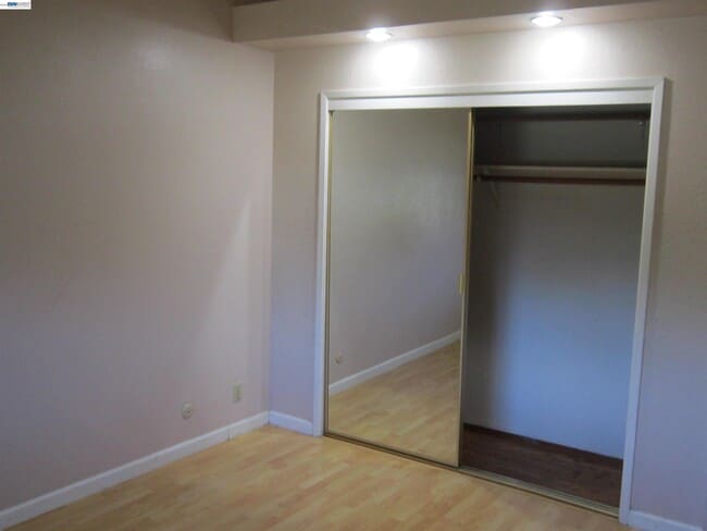 Building Photo - 32215 Glenbrook St