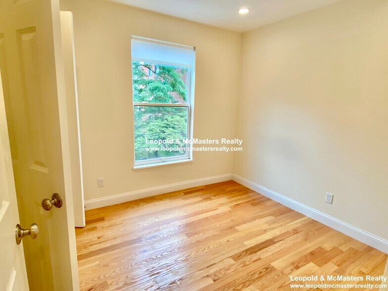 Building Photo - 380 Harvard St