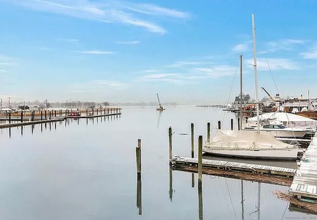 Building Photo - 10 Haviland St