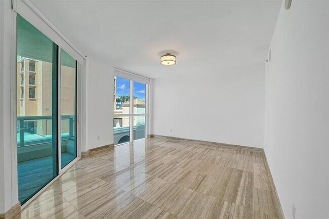 Building Photo - 101 S Fort Lauderdale Beach Blvd