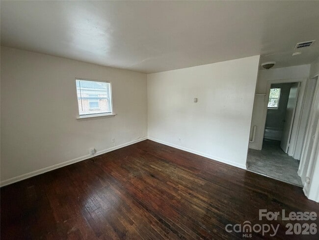 Building Photo - 2414 Wilson Ave