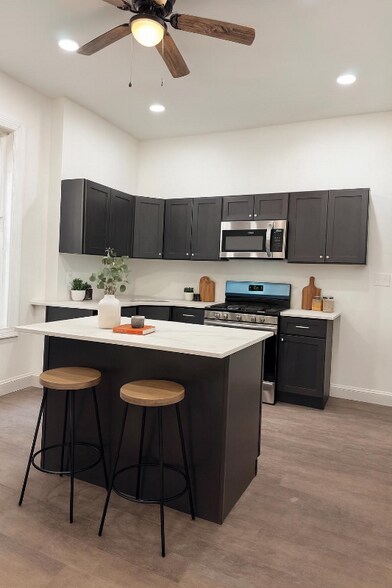 Building Photo - 4733 Cedar Ave