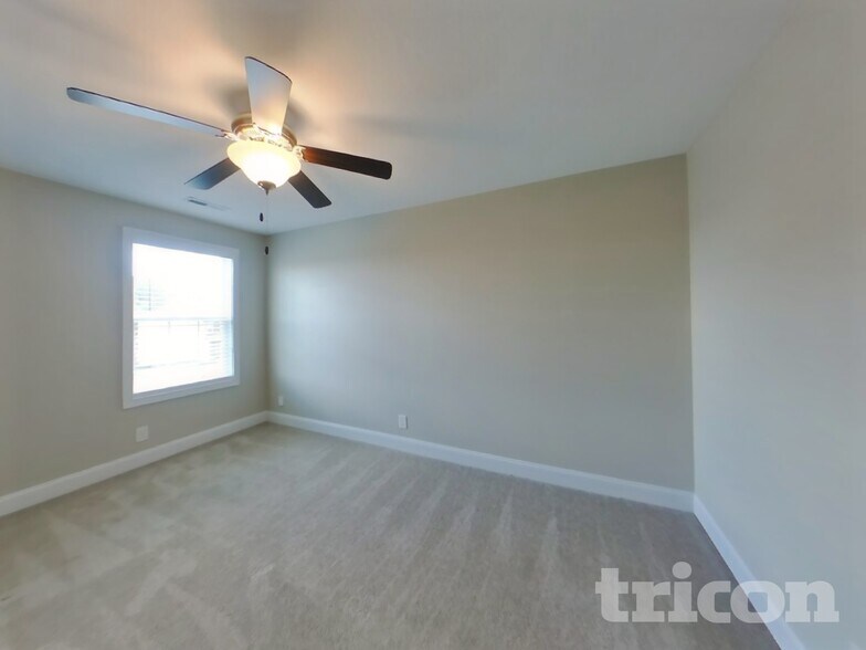 Building Photo - 633 Battery Ct