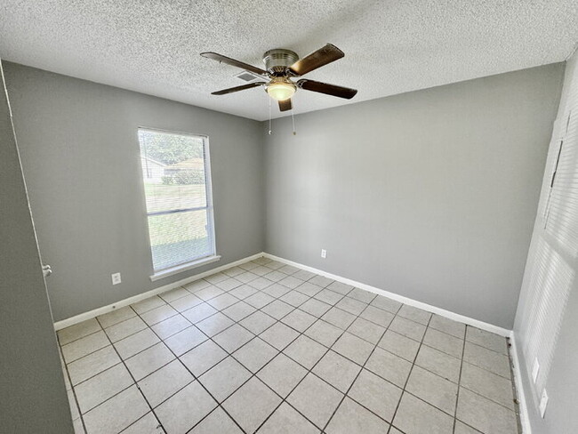 Building Photo - 5168 Corkwood Dr