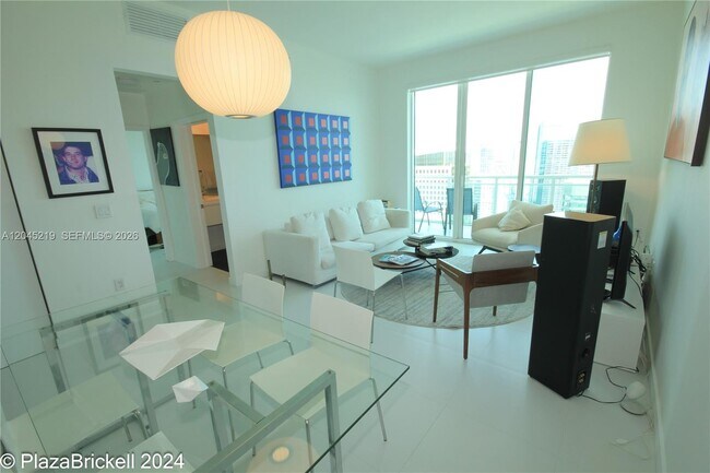 Building Photo - 950 Brickell Bay Dr