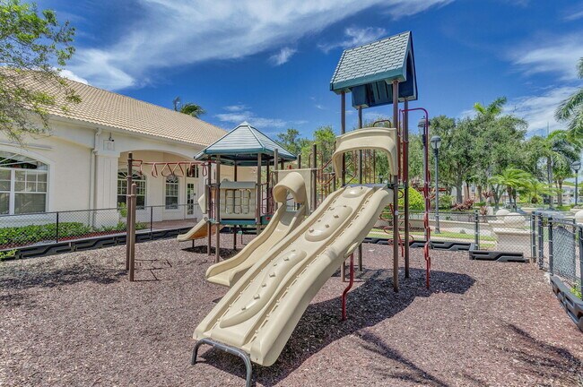 Building Photo - 5301 Myrtlewood Cir E