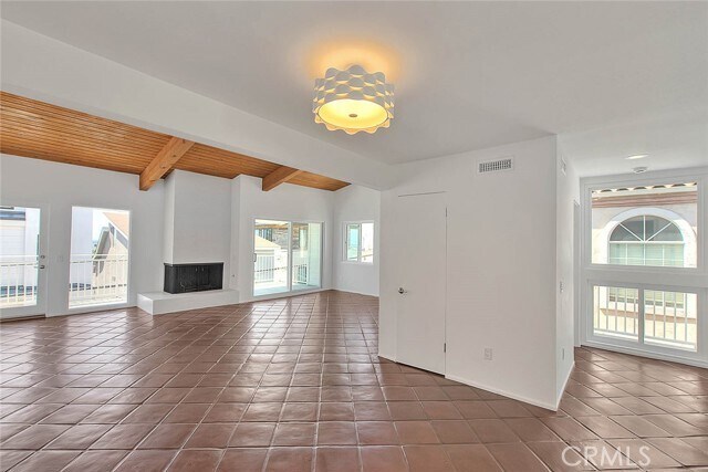 Building Photo - 310 Bayview Dr