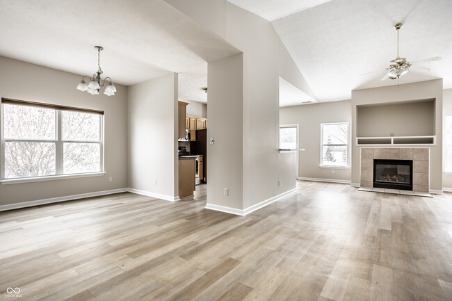 Building Photo - 5886 Hollow Oak Trail