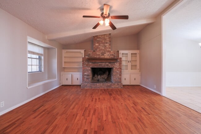 Building Photo - 20427 Lakeside Dr