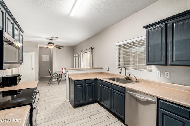 Building Photo - 2661 E Waterview Ct