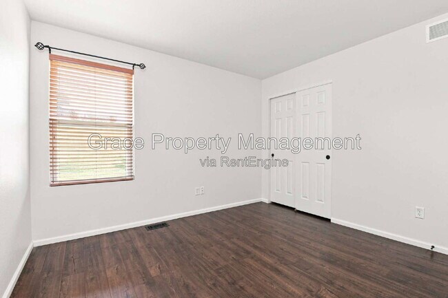 Building Photo - 2057 Alpine Dr