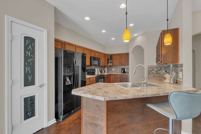 Building Photo - 6224 Suzy Dr