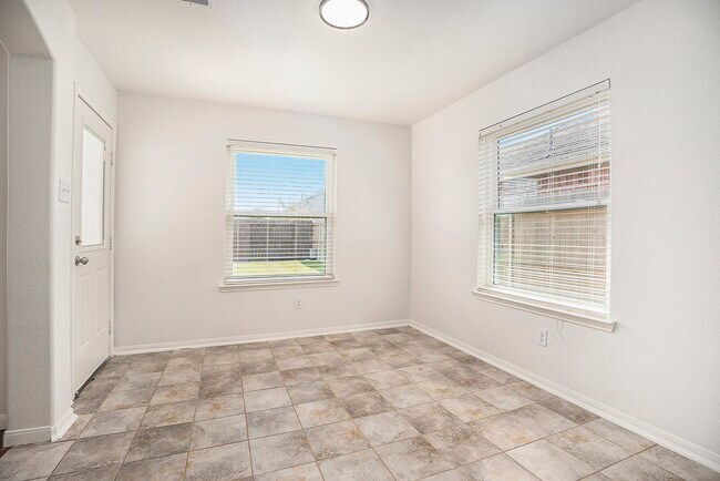Building Photo - 1195 Quarterhorse Dr