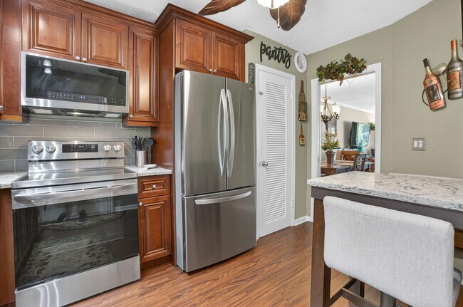 Building Photo - 6 Garden St