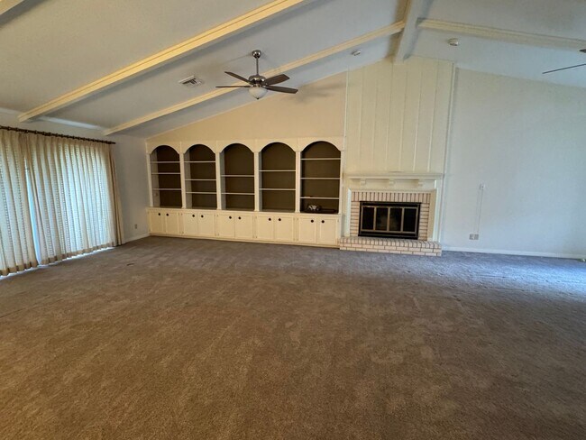 Building Photo - Beautiful Central Waco Home