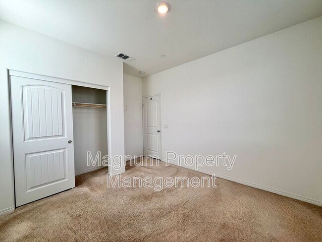 Building Photo - 34124 Thistlewood Ave