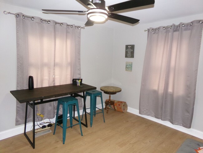 Building Photo - Fully furnished