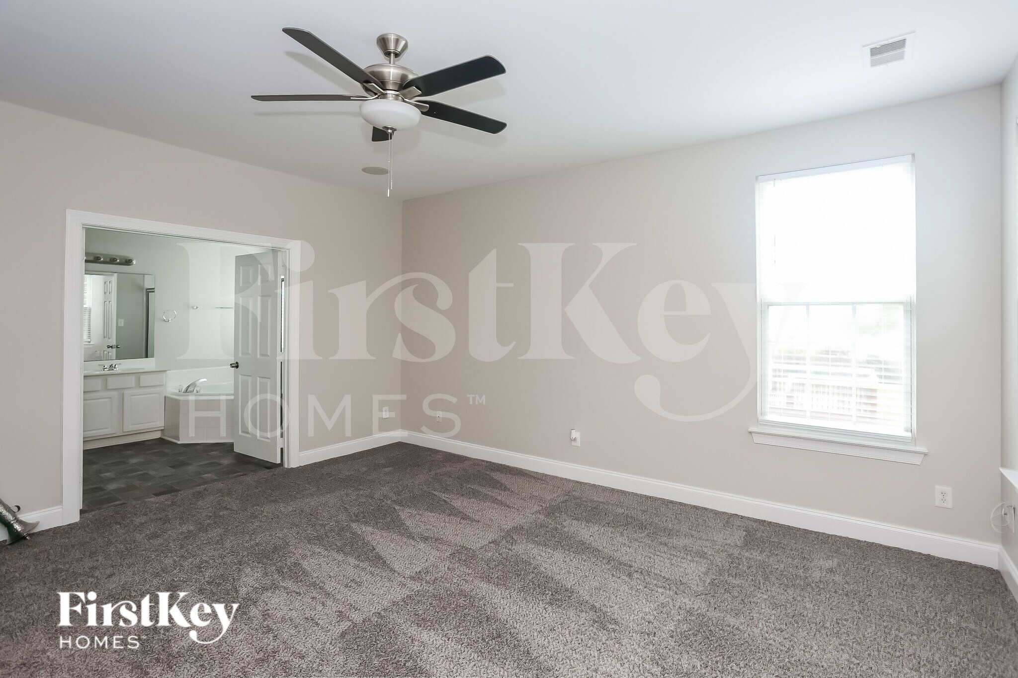 Building Photo - 9427 Golden Pond Dr